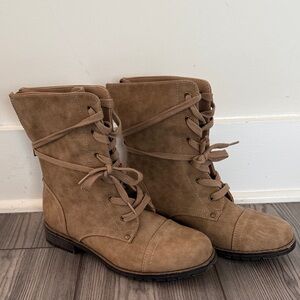 Just Fab Combat Boots Sumita 8

Ties & Zip Back

Barely Used